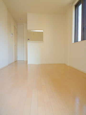 居室・リビング　★角部屋なので窓も２面にございます★