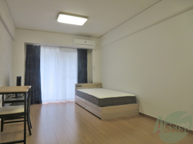 居室・リビング　リビングは１０帖の洋室です。広々していてゆったり出来ますね。