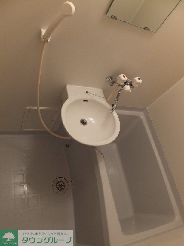 バス・シャワールーム　清潔感のあるバスルーム