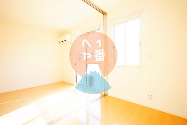 居室・リビング　お部屋は12帖あります。