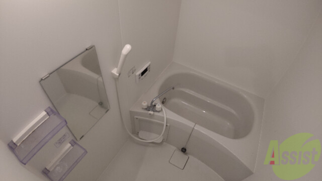 バス・シャワールーム　バスルームはこちらです。広々としてゆったり休めます。