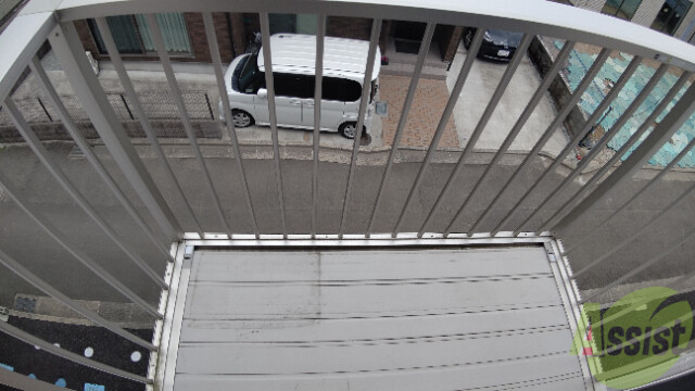 バルコニー　バルコニー。洗濯物がはかどりそうな広さがありますよ。