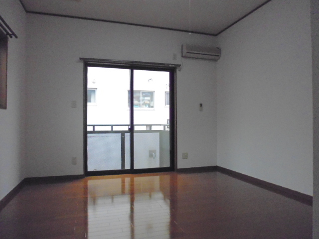 居室・リビング　南東向きの洋室９帖