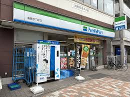 コンビニ　ファミリーマート 新宿余丁町店（コンビニ）まで167m
