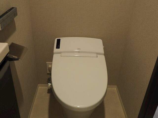 トイレ　温水洗浄便座完備