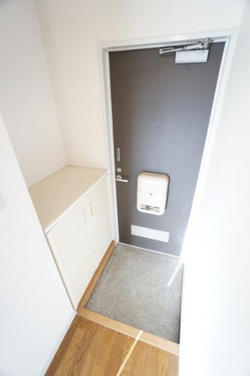 玄関　※同タイプの写真になります。