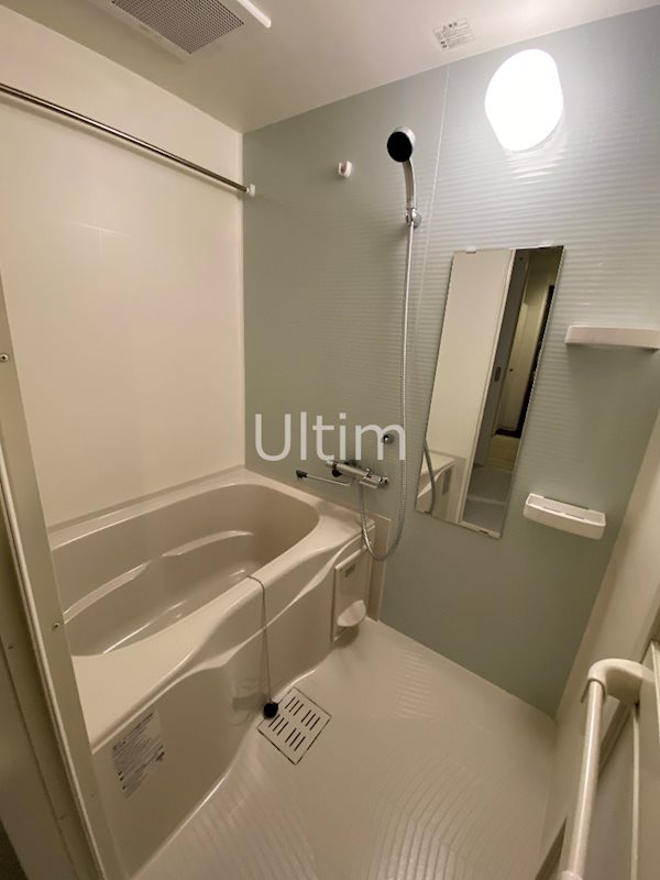 バス・シャワールーム　※同タイプの他のお部屋です