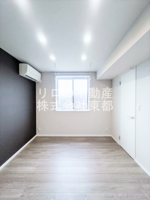 その他　流行のアクセントクロスでおしゃれなお部屋◎