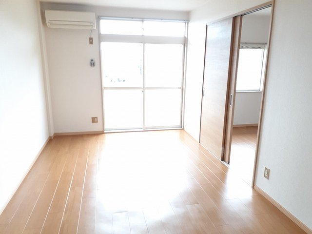 居室・リビング　ゆったりとした居間です