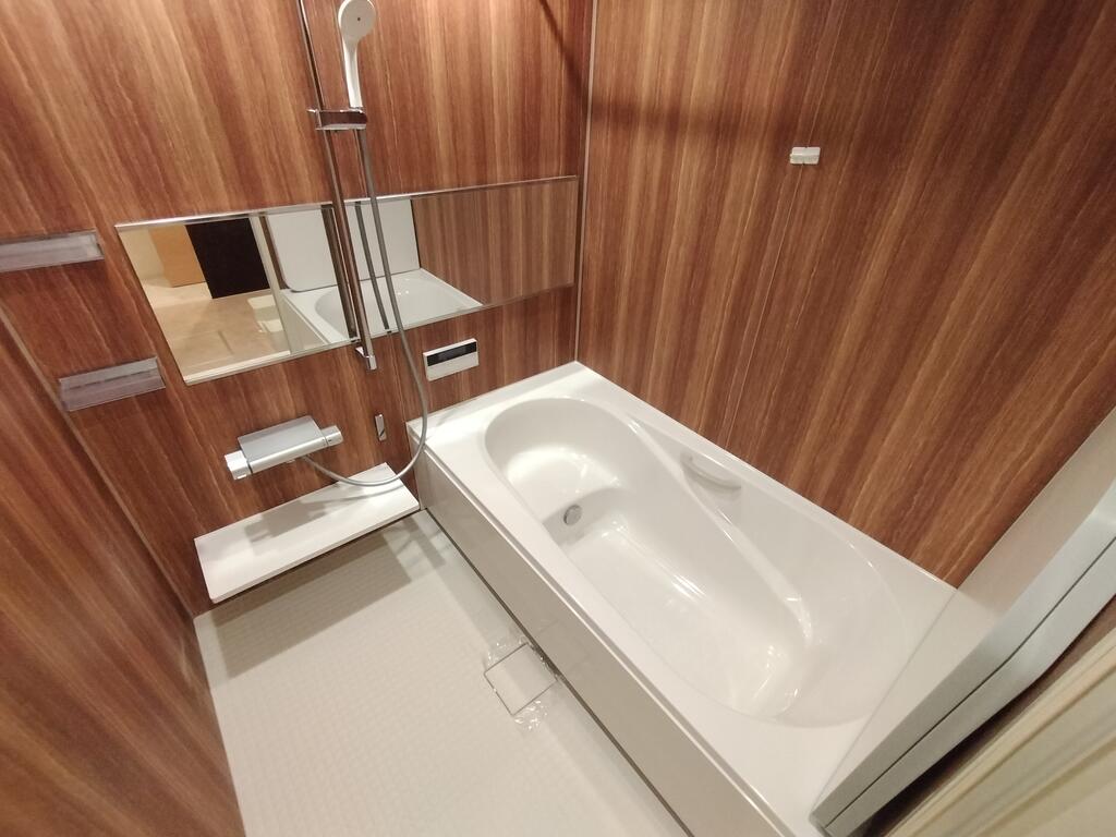 バス・シャワールーム　※同建物の別のお部屋の写真です。