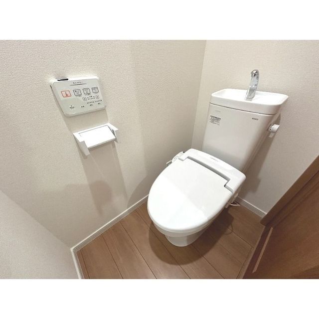 トイレ　同シリーズ参考画像