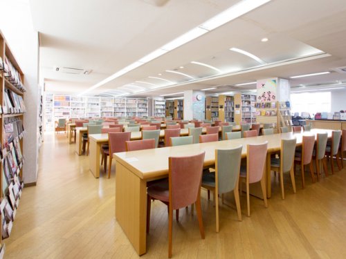 図書館　名古屋芸術大学附属図書館東キャンパス図書館（図書館）まで678m