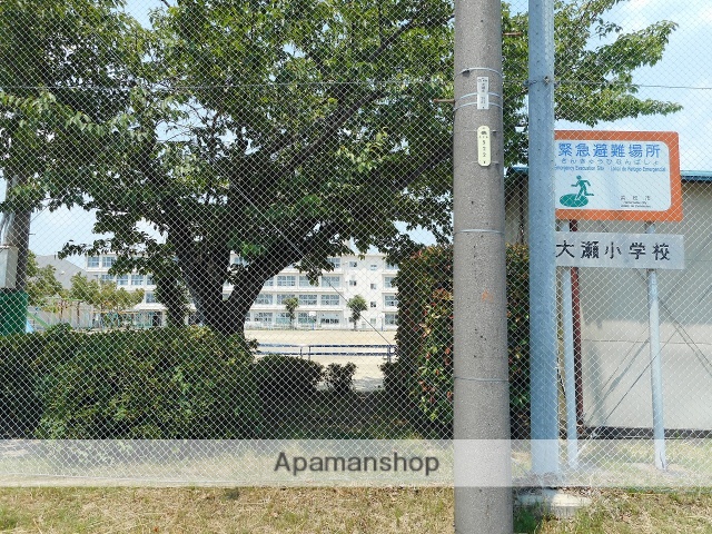 小学校　大瀬小学校（小学校）まで1105m