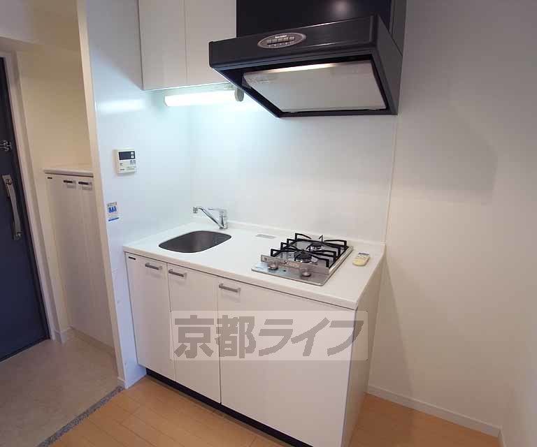 キッチン　コンパクトですが２つのガスコンロ付きのキッチンです