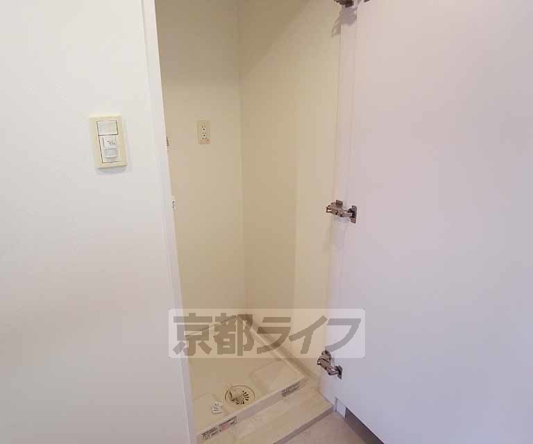 その他設備　室内洗濯機置き場、扉付です。