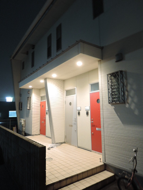 エントランス　☆　夜の外観も素敵ですね　☆