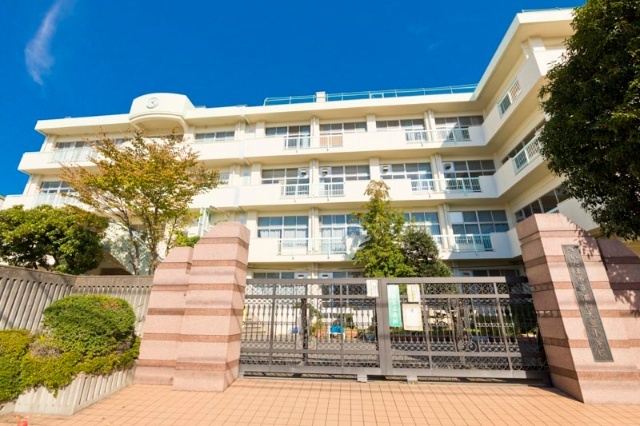 小学校　さいたま市立浦和大里小学校（小学校）まで1004m