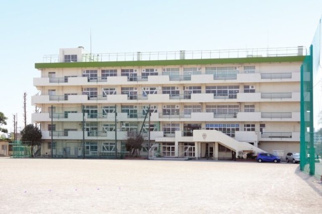 中学校　さいたま市立白幡中学校（中学校）まで1404m