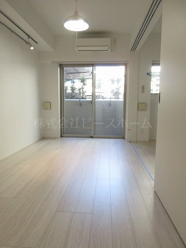 居室・リビング　※別号室参考写真