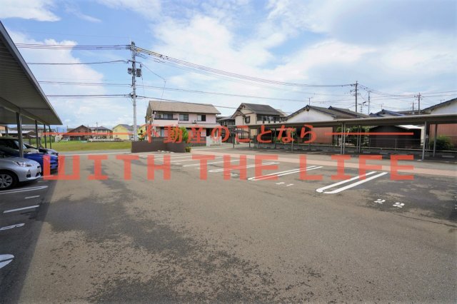 駐車場　駐車場があるので、車を買う予定の方も安心です