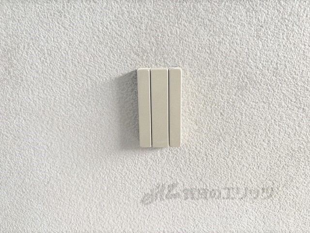 玄関　玄関外荷物掛け