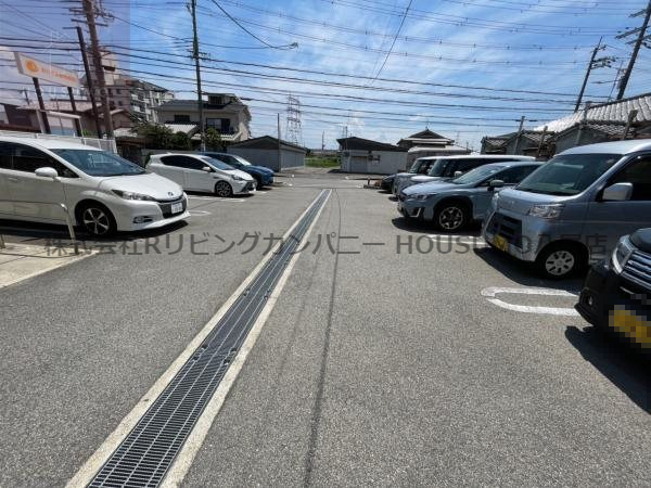 駐車場　車をお持ちの方に嬉しい駐車場付きの物件です