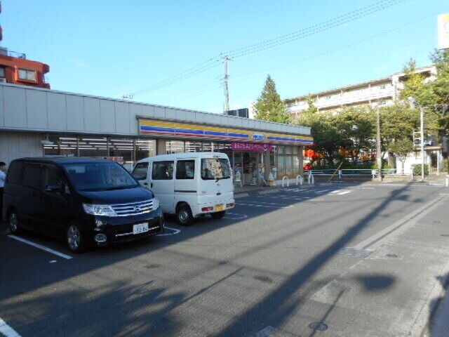 コンビニ　ミニストップ中央1丁目店（コンビニ）まで156m