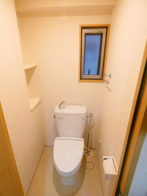 トイレ　★トイレにも窓があります★