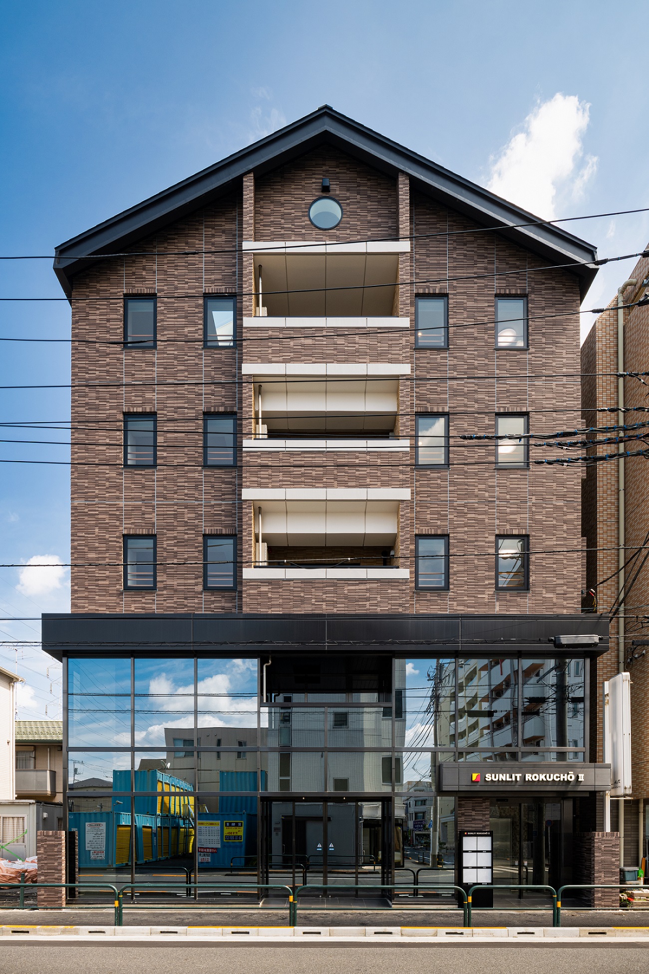 建物外観　タイル張りの外観