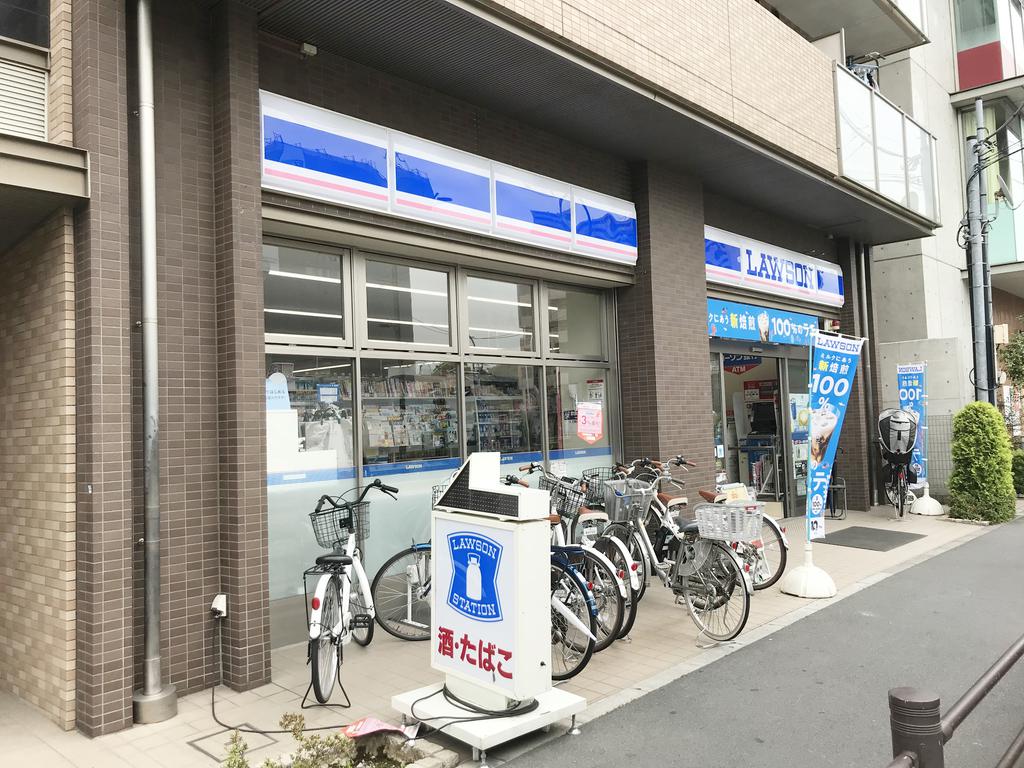コンビニ　ローソン足立六町四丁目店（コンビニ）まで112m