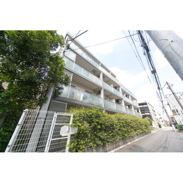 建物外観　鉄筋コンクリート造のがっちりとした建物。