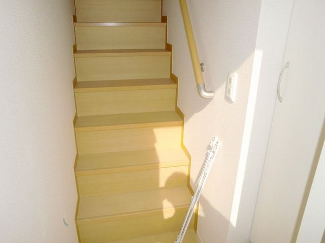 玄関　★プライベート階段で2階のお部屋へ★
