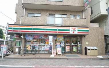コンビニ　セブンイレブン大田区武蔵新田駅東店（コンビニ）まで67m