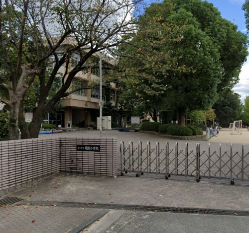 小学校　熊本市立月出小学校（小学校）まで537m