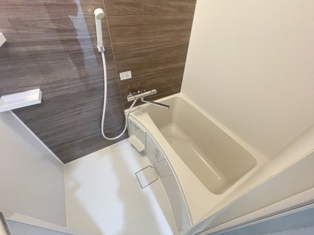 バス・シャワールーム　コンパクトで使いやすいお風呂です