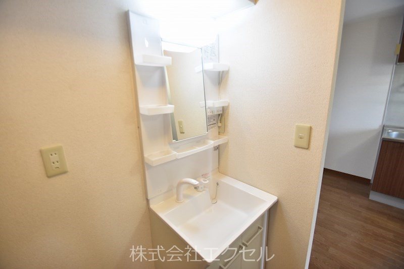 洗面設備　独立洗面化粧台完備です。