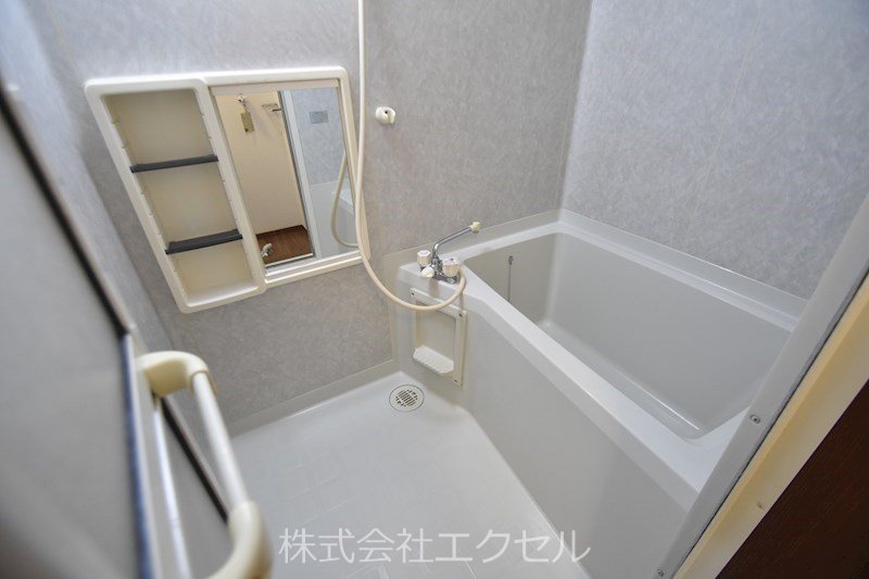 バス・シャワールーム　ゆったり入れる浴室です。