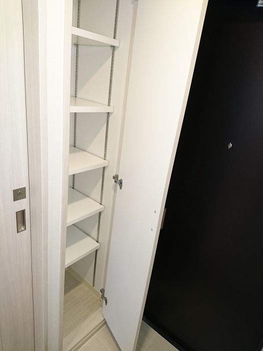 玄関　※同物件別部屋参考画像