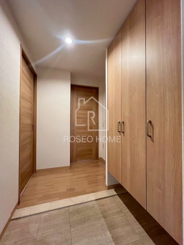 玄関　同マンション別部屋：参考写真