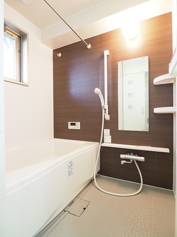 バス・シャワールーム　ゆったりバス。追炊き機能あり。