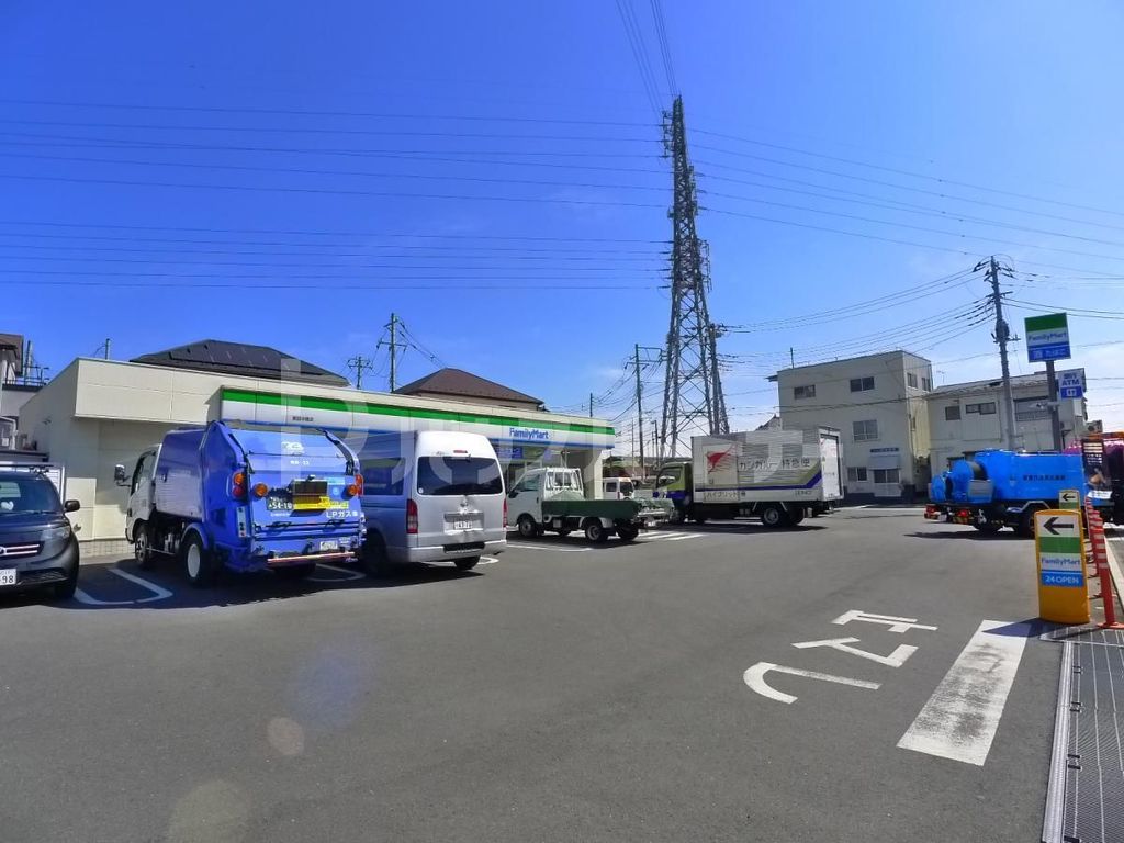 コンビニ　ファミリーマート草加谷塚店（コンビニ）まで860m