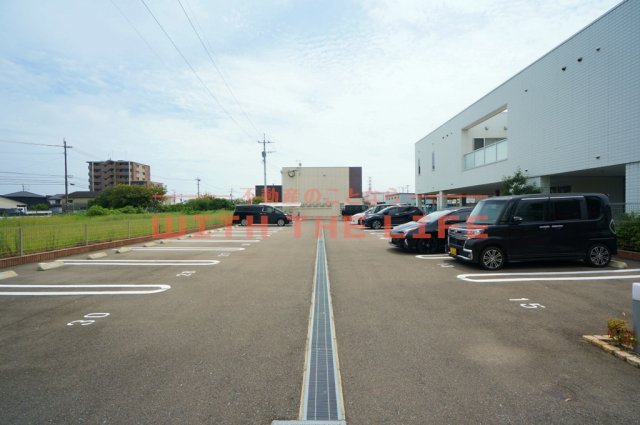駐車場　駐車場に車を止められます