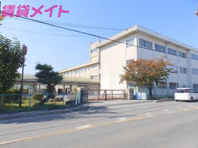 中学校　四日市市立山手中学校（中学校）まで547m