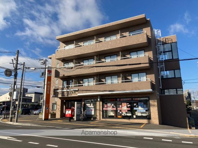郵便局　札幌羊ヶ丘通郵便局（郵便局）まで524m