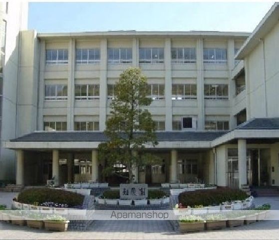 中学校　城山北中学校（中学校）まで700m