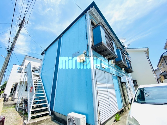建物外観　色鮮やかな建物です