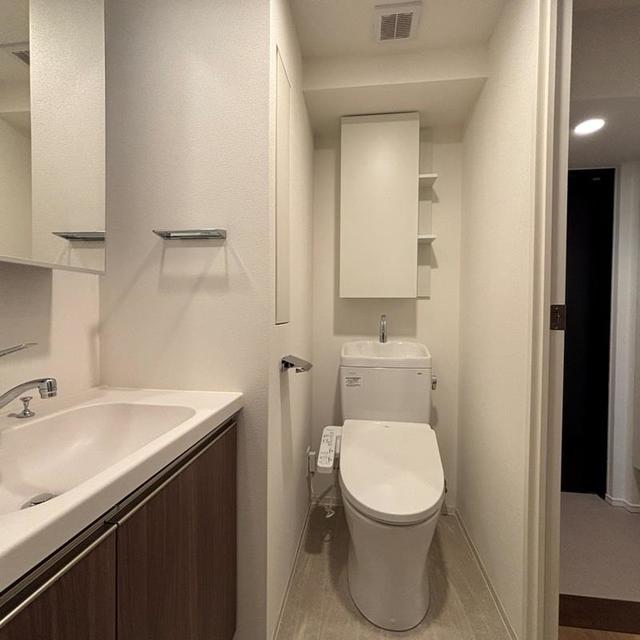 トイレ　※写真は同タイプ住戸です。
