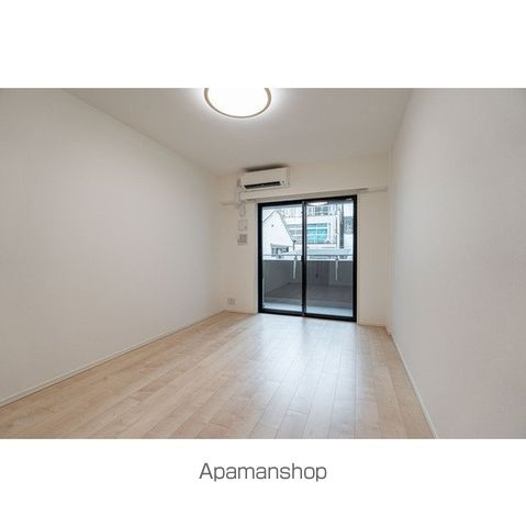 セントラルプレイス新宿御苑前の居間写真