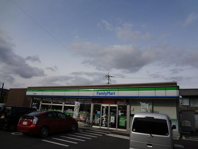 コンビニ　ファミリーマート／八幡香月西店（コンビニ）まで500m