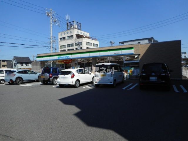 コンビニ　ファミリーマート岡崎河原町店（コンビニ）まで216m